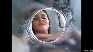 Kira – Kinky selfie (endoscope pussy cam video)